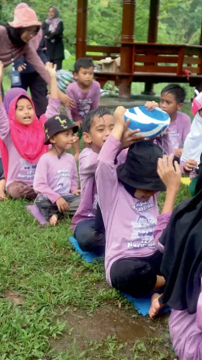 Kegiatan Outbond Santri TPA di Dewi Tinalah