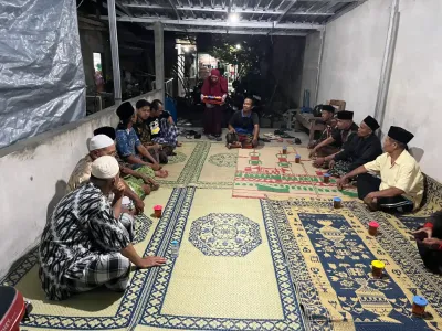 Jenguk Jamaah Yang Sedang Sakit